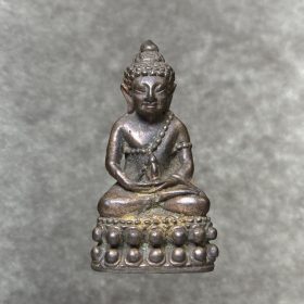 Alternative view of Luang Pho Koon Phra Kring Chae Namon Nuea Samrit, A.D. 1994