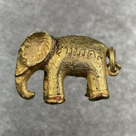 Alternative view of Luang Pho Pern Chang Maha Mongkhon, B.E. 2540