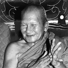 Statuen von Luang Pho Pern