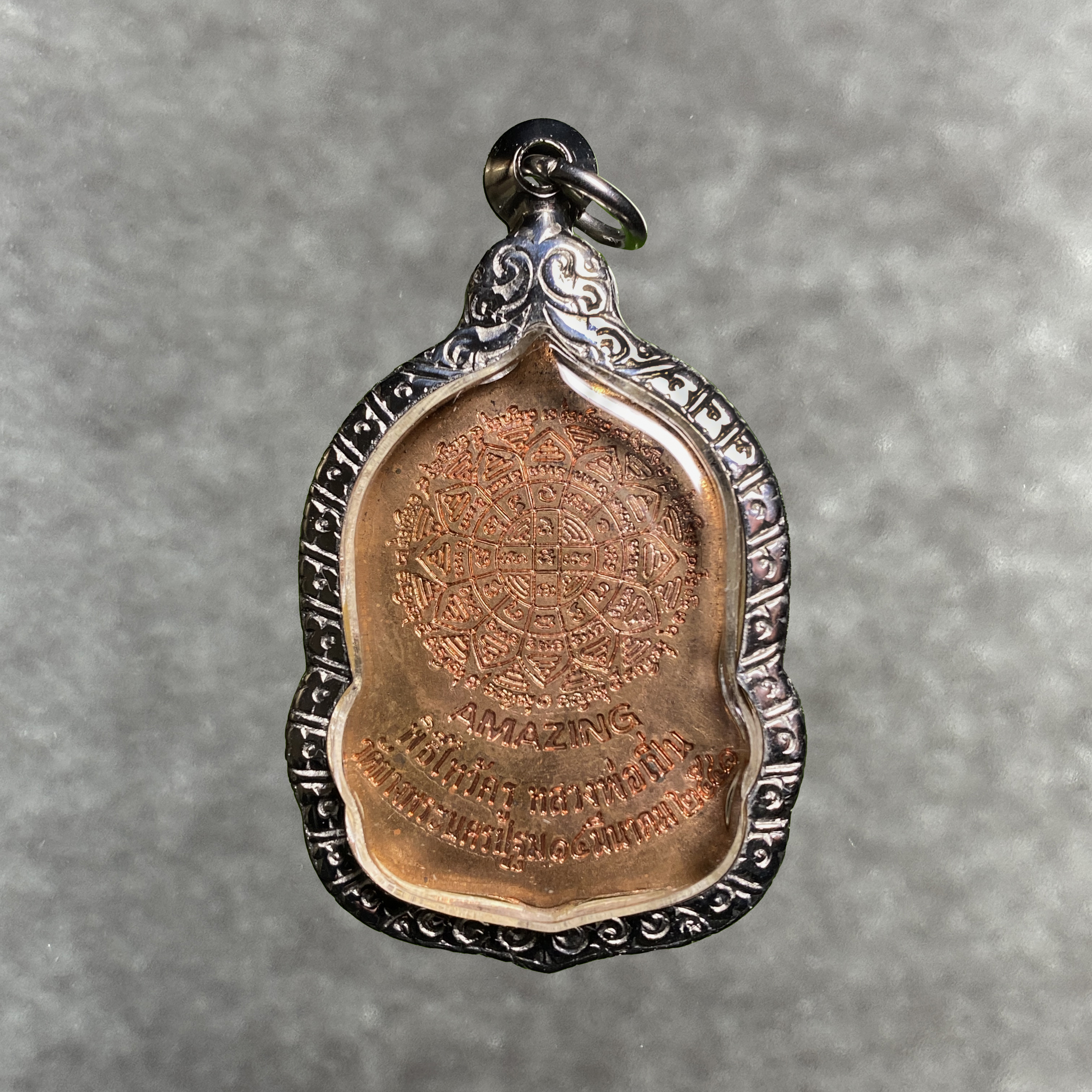 Luang Pho Pern Rian "Amazing" Nuea Thong Daeng Tuean, B.E. 2541/A.D. 1998 – Bild 2