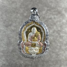 Luang Pho Pern Rian "Amazing" Thong Daeng Sam Gasat, B.E. 2541/A.D. 1998