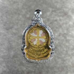 Alternative view of Luang Pho Pern Rian "Amazing" Thong Daeng Sam Gasat, B.E. 2541/A.D. 1998