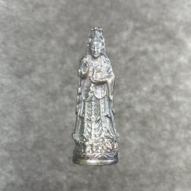 Alternative view of Luang Pho Pern Serie 1 Chao Mae Guan Im Silber B.E. 2535 / A.D. 1992 Serie 1