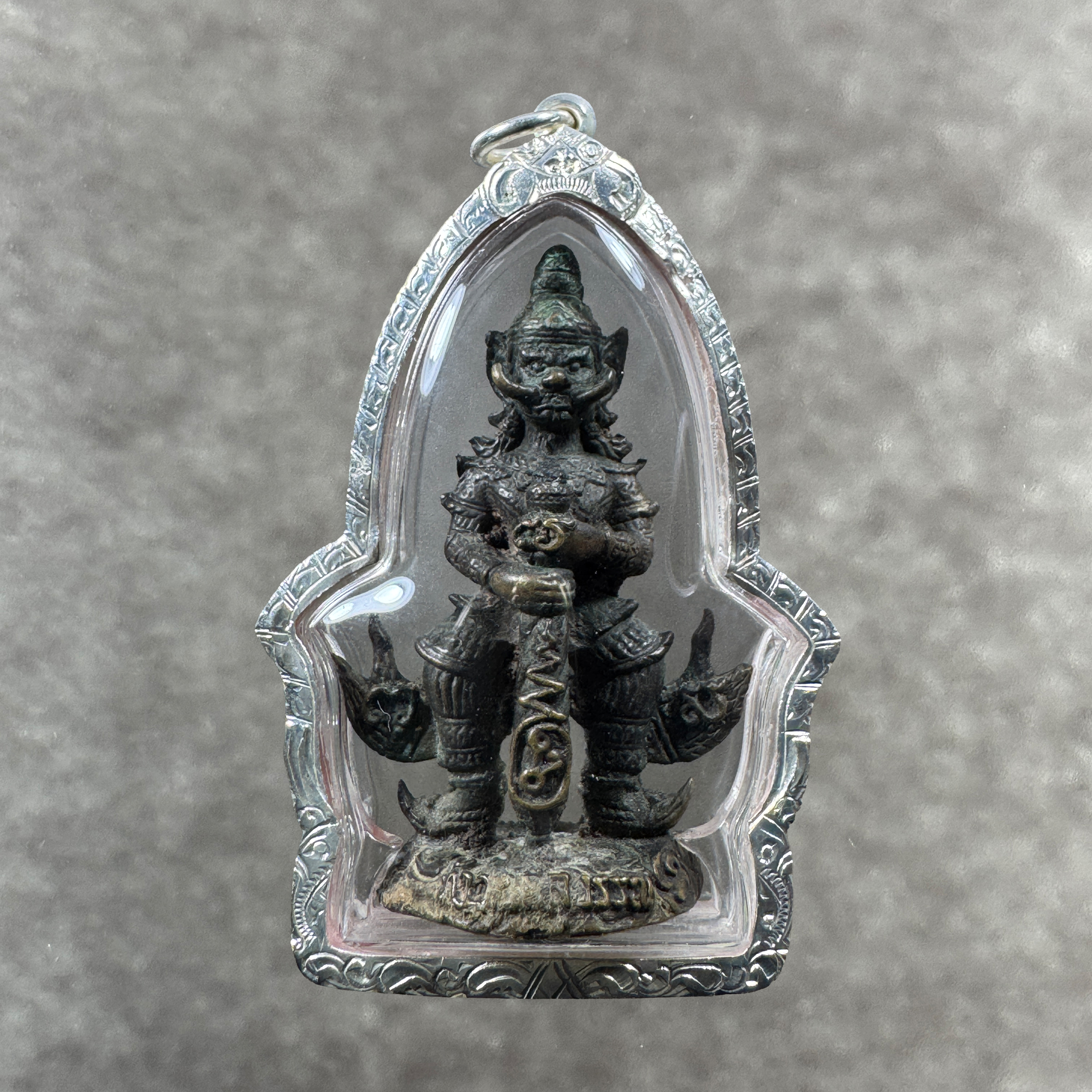 Luang Pho Kalong Tao Wessuwan „Narai Plaeng Roop“ Nuea Samrit Tedin Thai B.E. 2549 (2006)